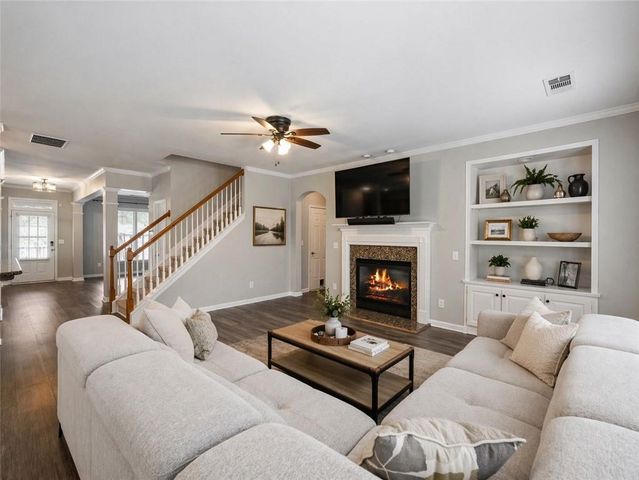 7529 Brookstone Circle, Flowery Branch, GA 30542