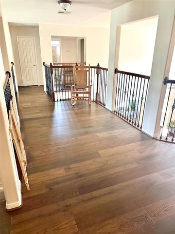 2410 Lakeway Drive, Friendswood, TX 77546