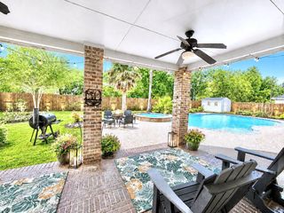 2410 Lakeway Drive, Friendswood, TX 77546
