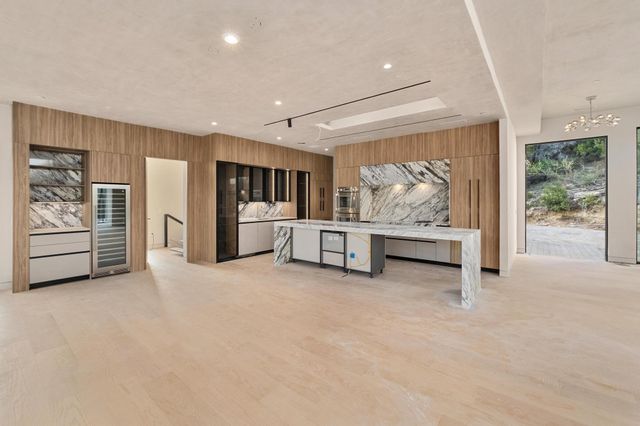 716 Laurel Valley RD, West Lake Hills, TX 78746