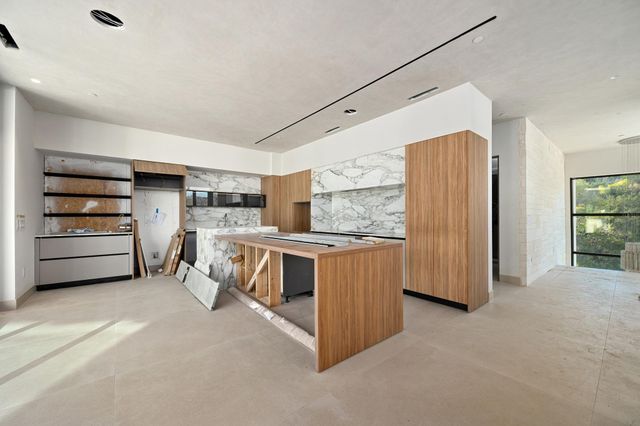 716 Laurel Valley RD, West Lake Hills, TX 78746