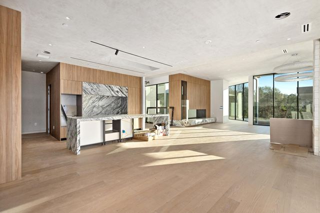 716 Laurel Valley RD, West Lake Hills, TX 78746
