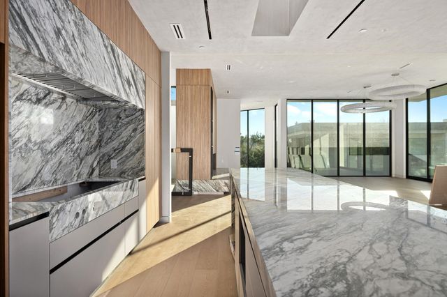 716 Laurel Valley RD, West Lake Hills, TX 78746