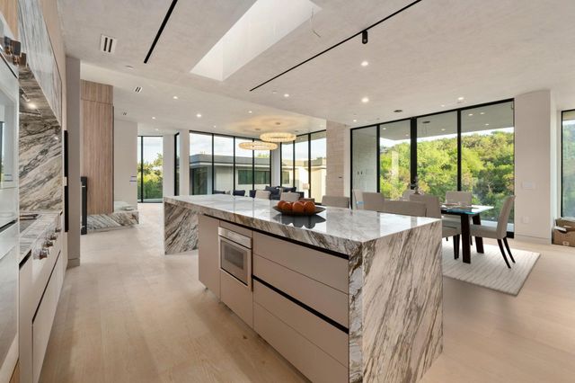 716 Laurel Valley RD, West Lake Hills, TX 78746