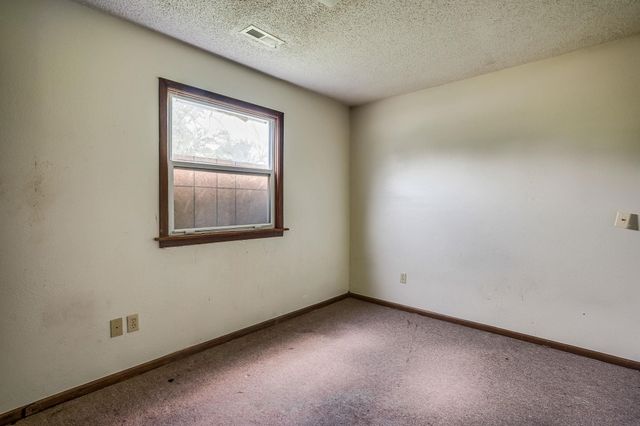 2915 E Shadybrook Ln, Wichita, KS 67214