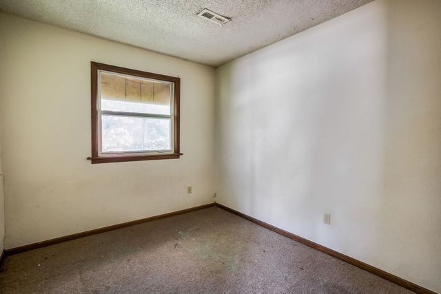 2915 E Shadybrook Ln, Wichita, KS 67214