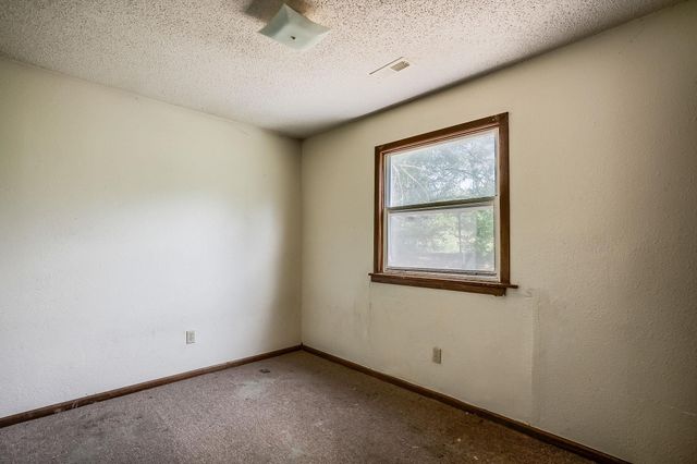 2915 E Shadybrook Ln, Wichita, KS 67214