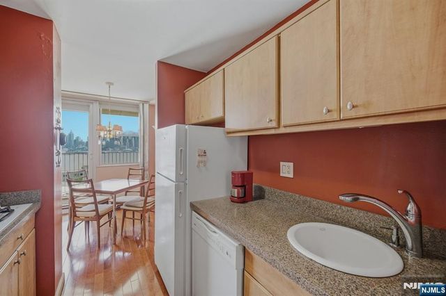 6040 Boulevard E 5D, West New York, NJ 07093