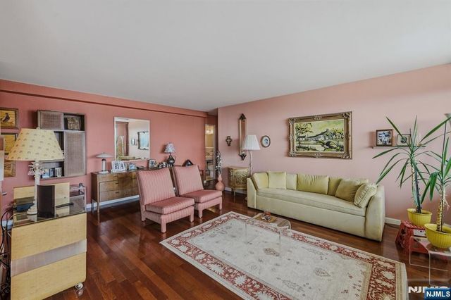 6040 Boulevard E 5D, West New York, NJ 07093