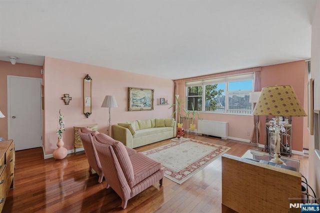 6040 Boulevard E 5D, West New York, NJ 07093