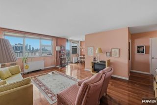 6040 Boulevard E 5D, West New York, NJ 07093