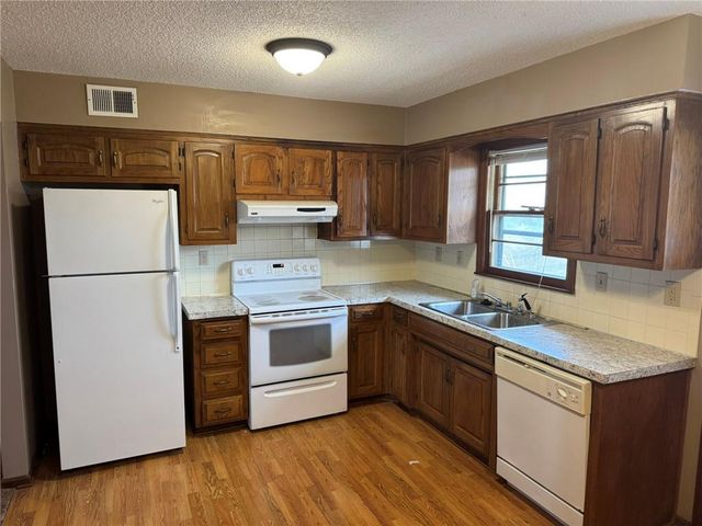 9202 E 64th Terrace, Raytown, MO 64133