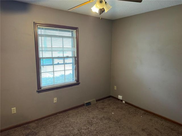 9202 E 64th Terrace, Raytown, MO 64133