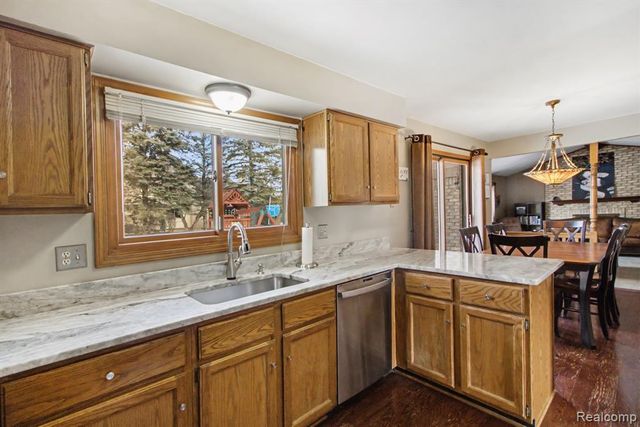 37796 Stableview Dr. Drive, Farmington Hills, MI 48335