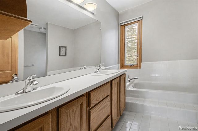 37796 Stableview Dr. Drive, Farmington Hills, MI 48335