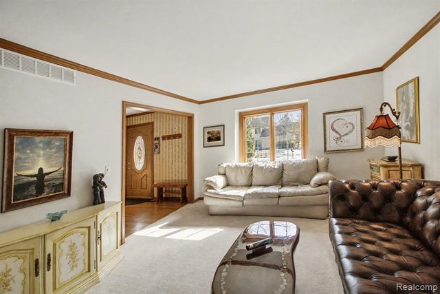 37796 Stableview Dr. Drive, Farmington Hills, MI 48335