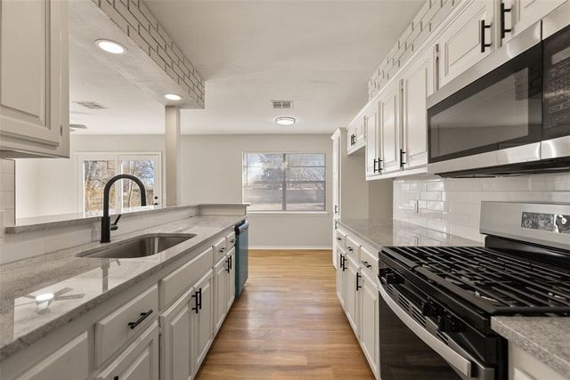 1100 N Doris Avenue, Newcastle, OK 73065