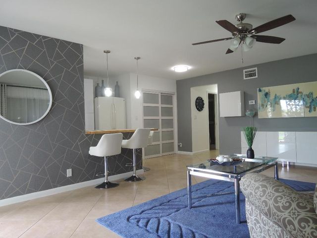 115 Lakes End Drive Apt D, Fort Pierce, FL 34982