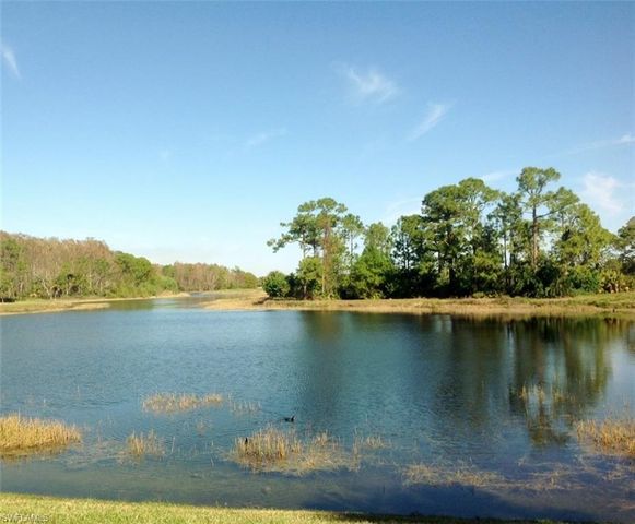 16581 Goldenrod LN # 201, Alva, FL 33920
