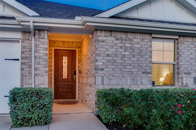 3012 Prairie Trail Avenue, Aubrey, TX 76227