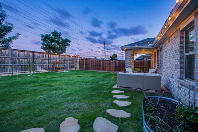 3012 Prairie Trail Avenue, Aubrey, TX 76227