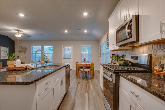 3012 Prairie Trail Avenue, Aubrey, TX 76227