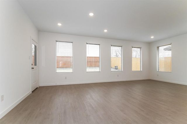 1912 Ponderosa Pine Lane, Mustang, OK 73128