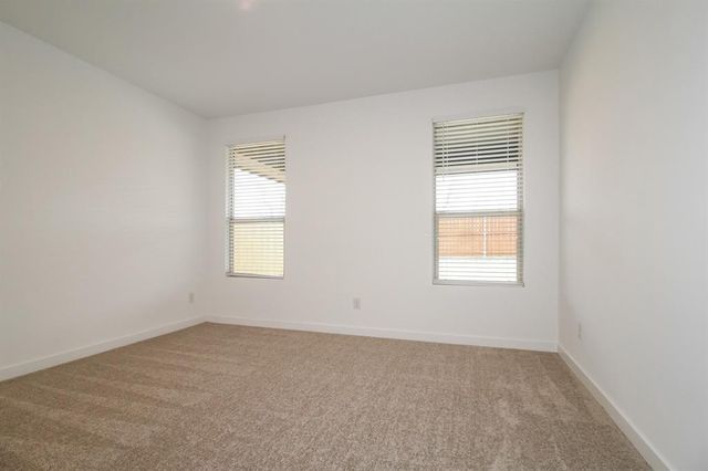 1912 Ponderosa Pine Lane, Mustang, OK 73128