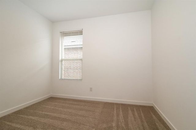 1912 Ponderosa Pine Lane, Mustang, OK 73128