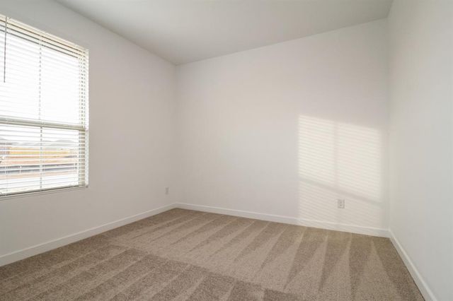 1912 Ponderosa Pine Lane, Mustang, OK 73128