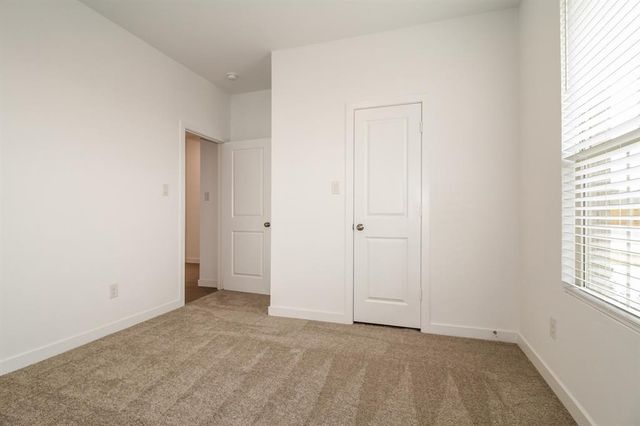 1912 Ponderosa Pine Lane, Mustang, OK 73128