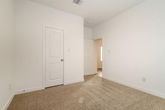 1912 Ponderosa Pine Lane, Mustang, OK 73128