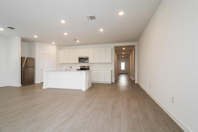 1912 Ponderosa Pine Lane, Mustang, OK 73128