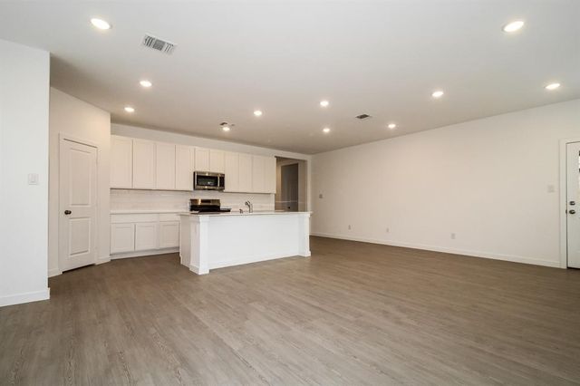 1912 Ponderosa Pine Lane, Mustang, OK 73128