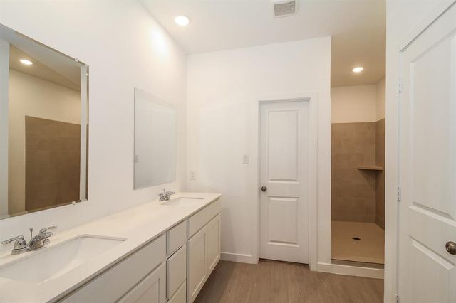 1912 Ponderosa Pine Lane, Mustang, OK 73128