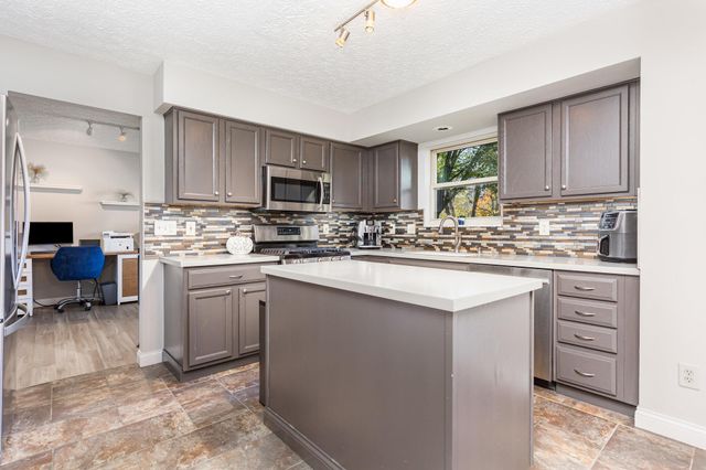 5655 Lotus Court, Grove City, OH 43123