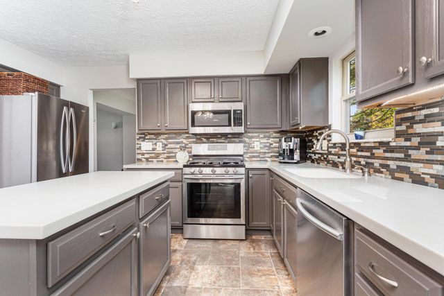 5655 Lotus Court, Grove City, OH 43123