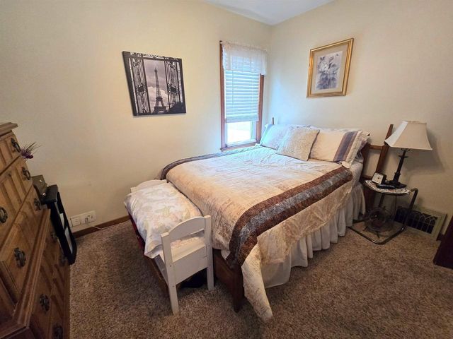 1421 S 21ST STREET, Manitowoc, WI 54220