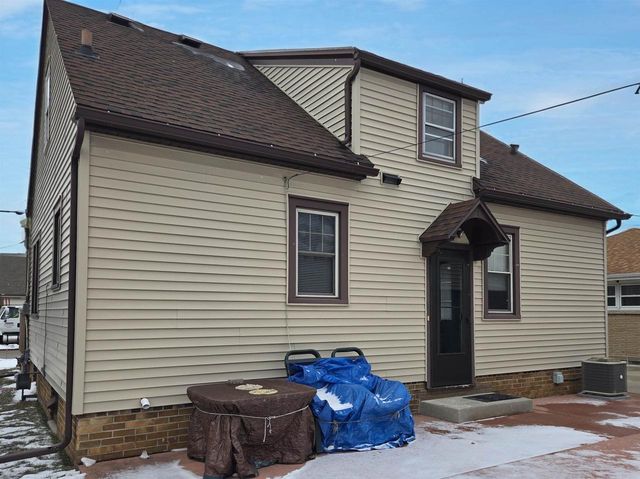 1421 S 21ST STREET, Manitowoc, WI 54220