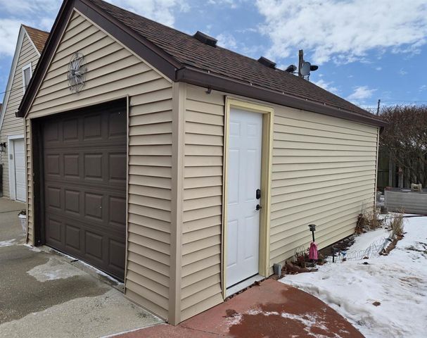 1421 S 21ST STREET, Manitowoc, WI 54220