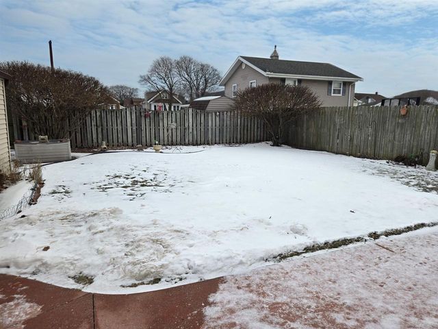 1421 S 21ST STREET, Manitowoc, WI 54220