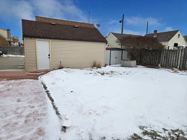 1421 S 21ST STREET, Manitowoc, WI 54220