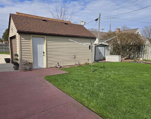 1421 S 21ST STREET, Manitowoc, WI 54220