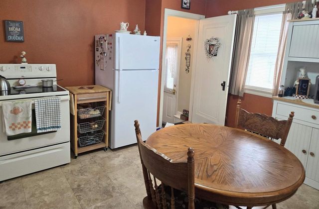 1421 S 21ST STREET, Manitowoc, WI 54220