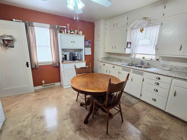 1421 S 21ST STREET, Manitowoc, WI 54220