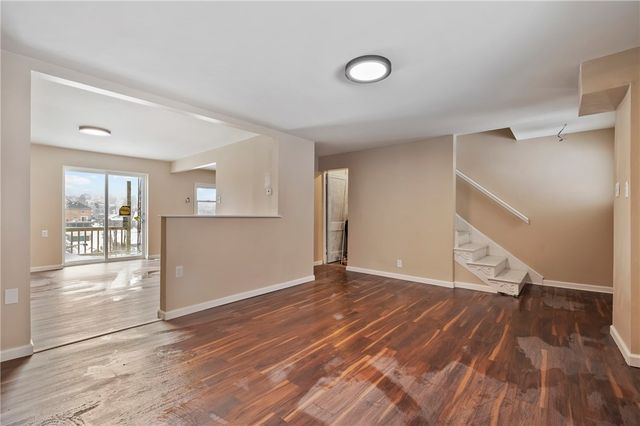 221 E Agnew Ave, Carrick, PA 15210