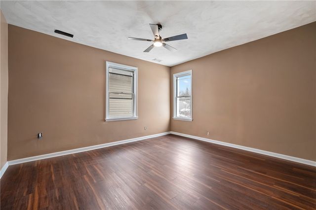 221 E Agnew Ave, Carrick, PA 15210