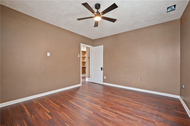 221 E Agnew Ave, Carrick, PA 15210