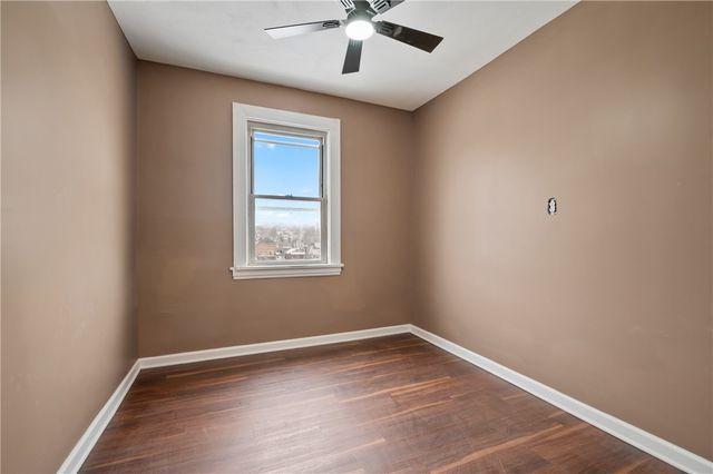 221 E Agnew Ave, Carrick, PA 15210