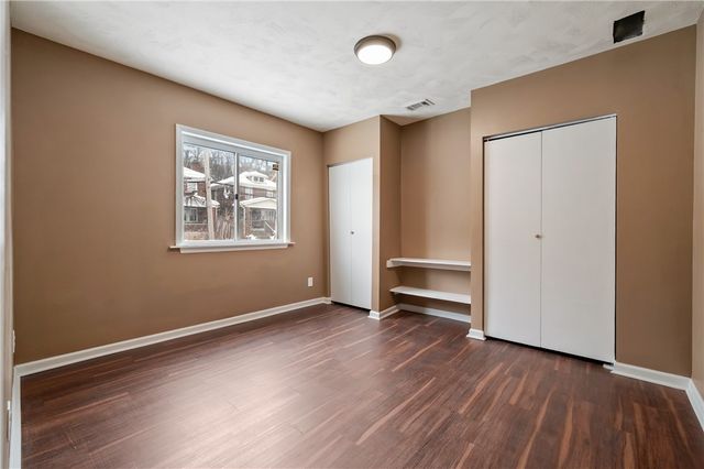 221 E Agnew Ave, Carrick, PA 15210